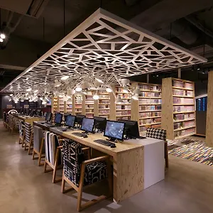  Hotel cápsula Booth Netcafe & Capsule Japón